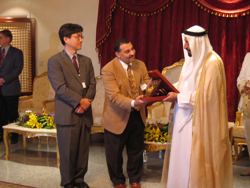 HH Shaikh Qassimi presenting Professor AlSayyad and Dean John Lie with AUS plaque